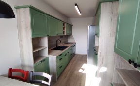 Realizace zelené panelákové kuchyně Praha - Háje