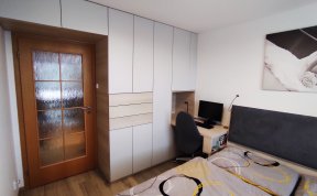 Návrh a realizace malé panelákové ložnice na Praze 4 - Lhotce